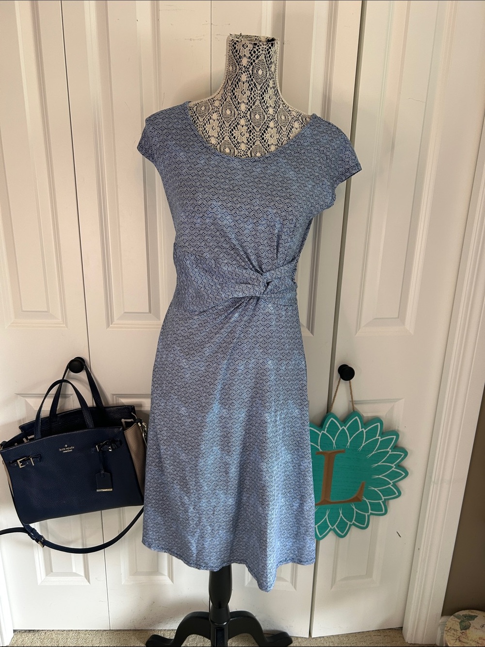 Land’s End Twist Front Midi dress size small.